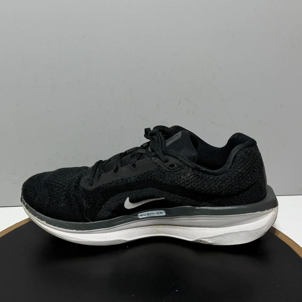 Nike Air Winflo 11 Men Size 11 Running Training Sneakers Black White Athleisure